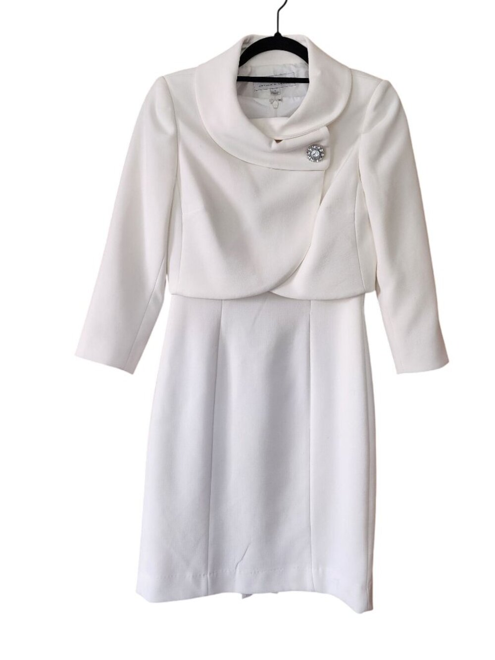 Tahari ASL beaded dress suit set featuring a white cropped jacket / sheath dres